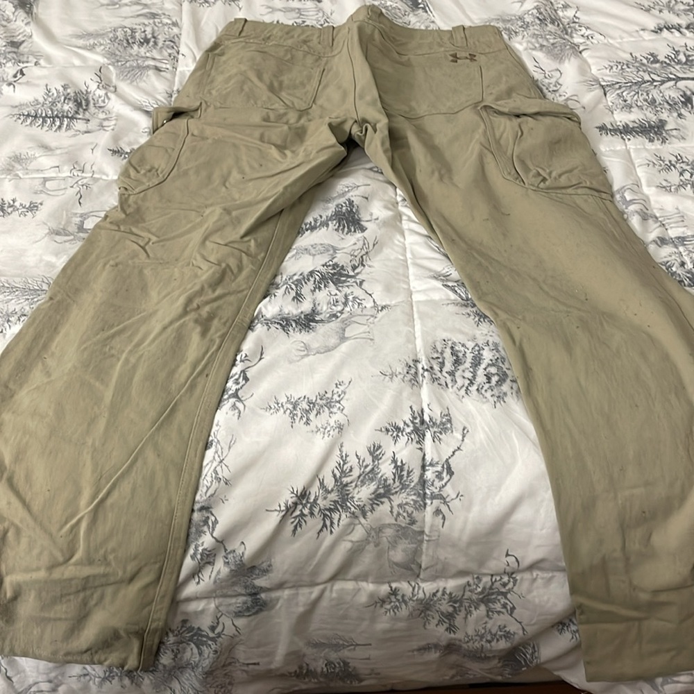Under Armour Fishing / Hiking / Hunting pans 34W/32L